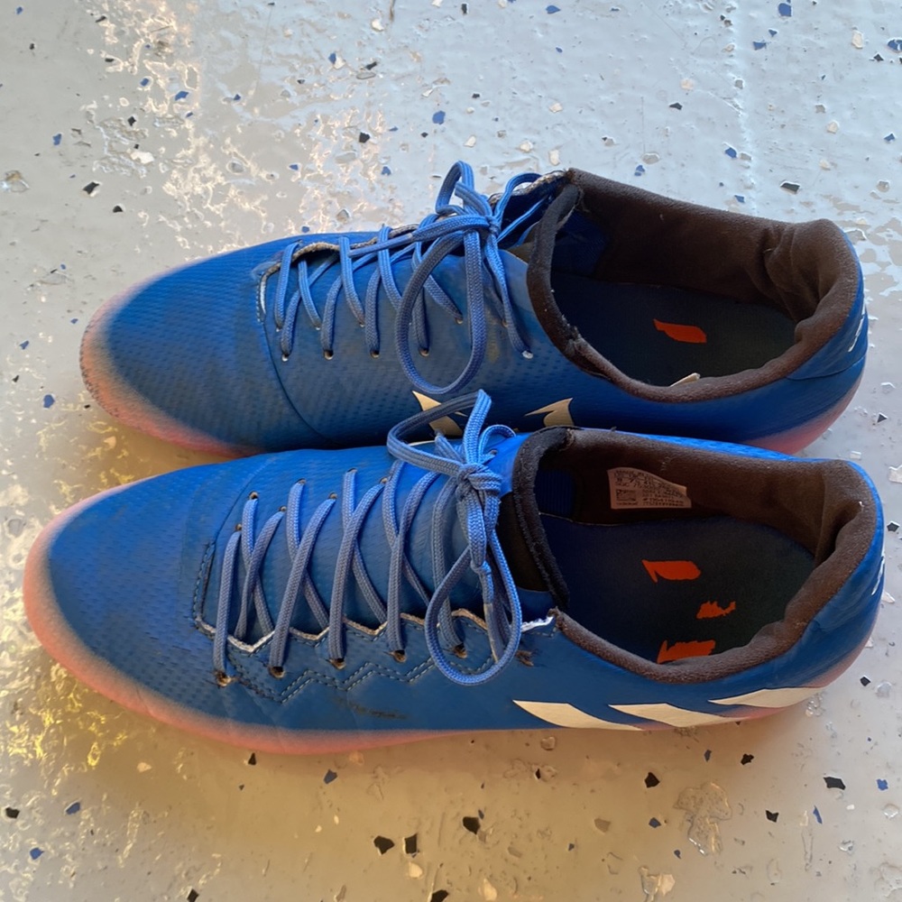 Soccer cleats - Picture 2 of 6
